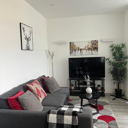 Stylish 2 Bedrooms, 2 Bathrooms With Workspace In Milton Keynes Buitenkant foto