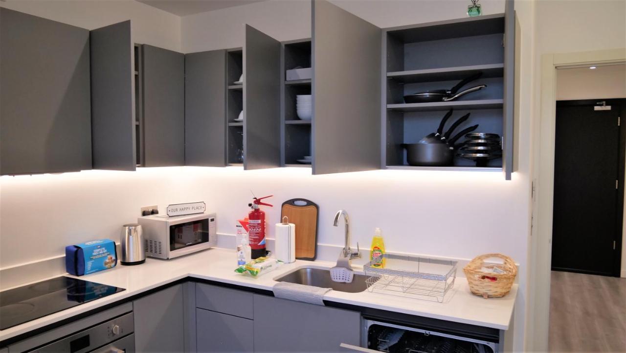 Stylish 2 Bedrooms, 2 Bathrooms With Workspace In Milton Keynes Buitenkant foto