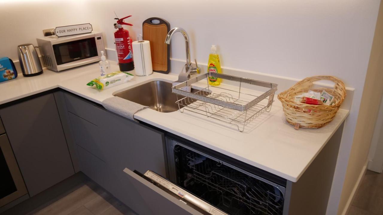 Stylish 2 Bedrooms, 2 Bathrooms With Workspace In Milton Keynes Buitenkant foto