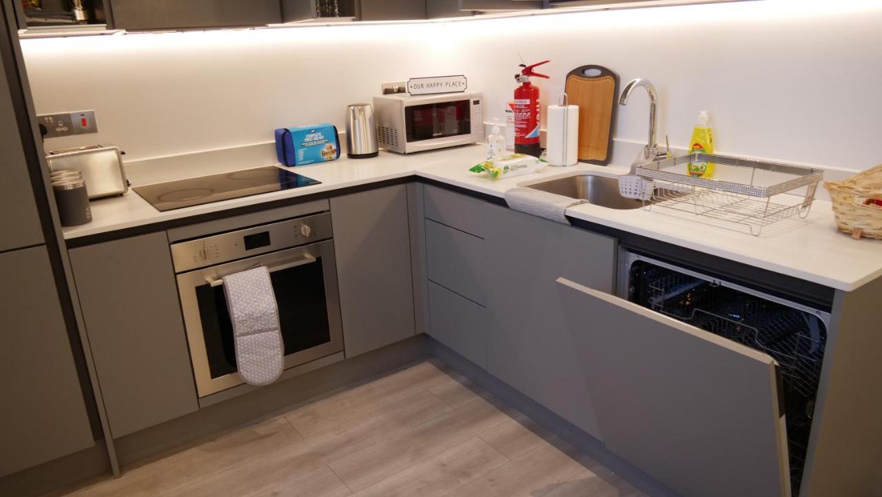 Stylish 2 Bedrooms, 2 Bathrooms With Workspace In Milton Keynes Buitenkant foto