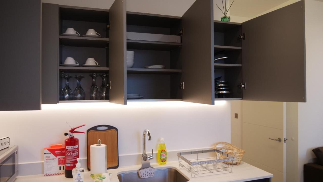 Stylish 2 Bedrooms, 2 Bathrooms With Workspace In Milton Keynes Buitenkant foto