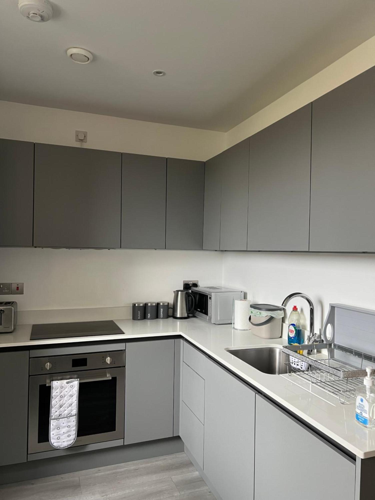 Stylish 2 Bedrooms, 2 Bathrooms With Workspace In Milton Keynes Buitenkant foto
