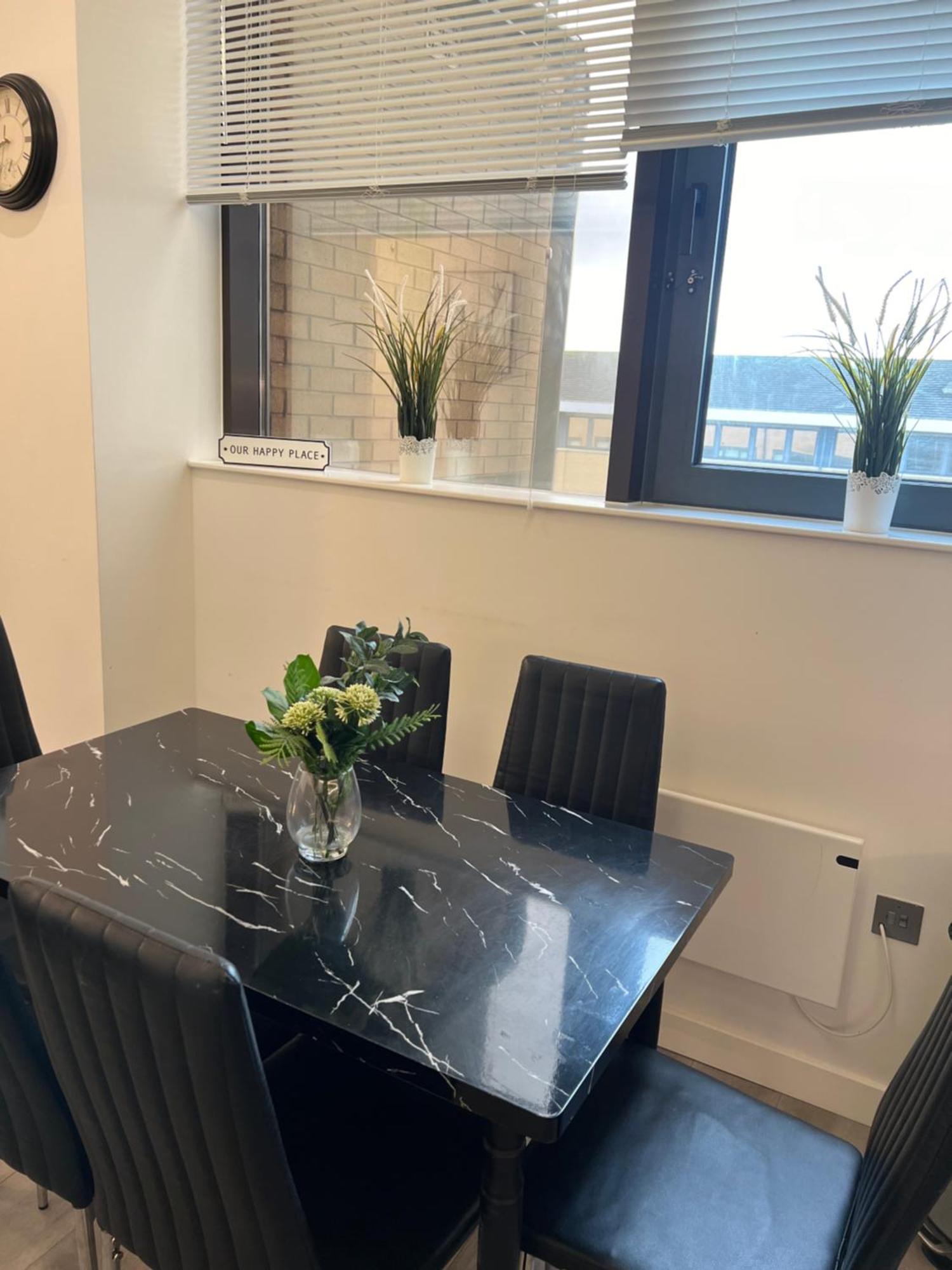 Stylish 2 Bedrooms, 2 Bathrooms With Workspace In Milton Keynes Buitenkant foto